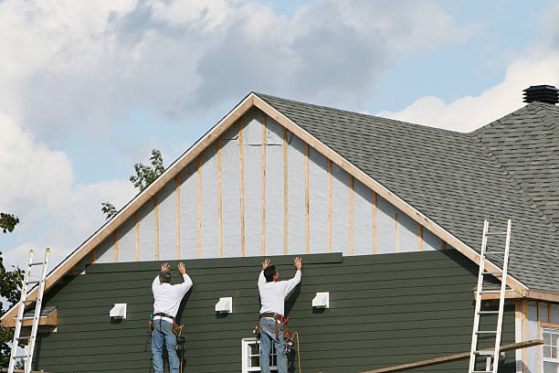 Professional Siding technician working in Lyndora, PA